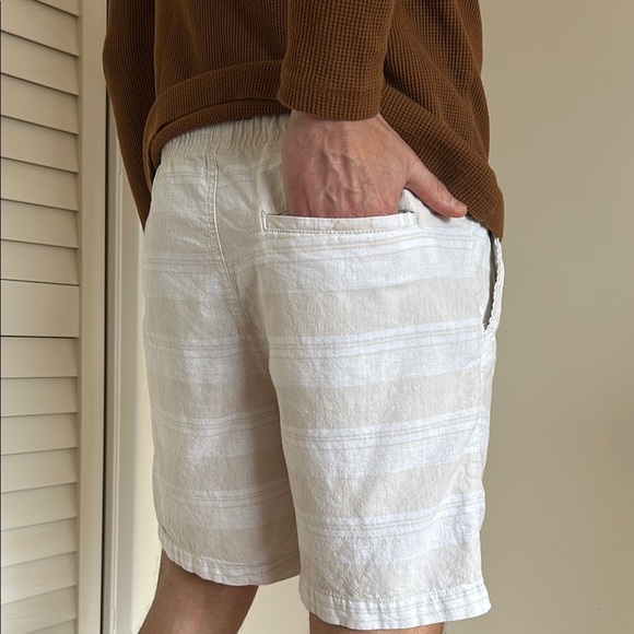 SIZE S / Old Navy / Linen Blend / Men's White and Cream Striped Shorts - Picture 4 of 8